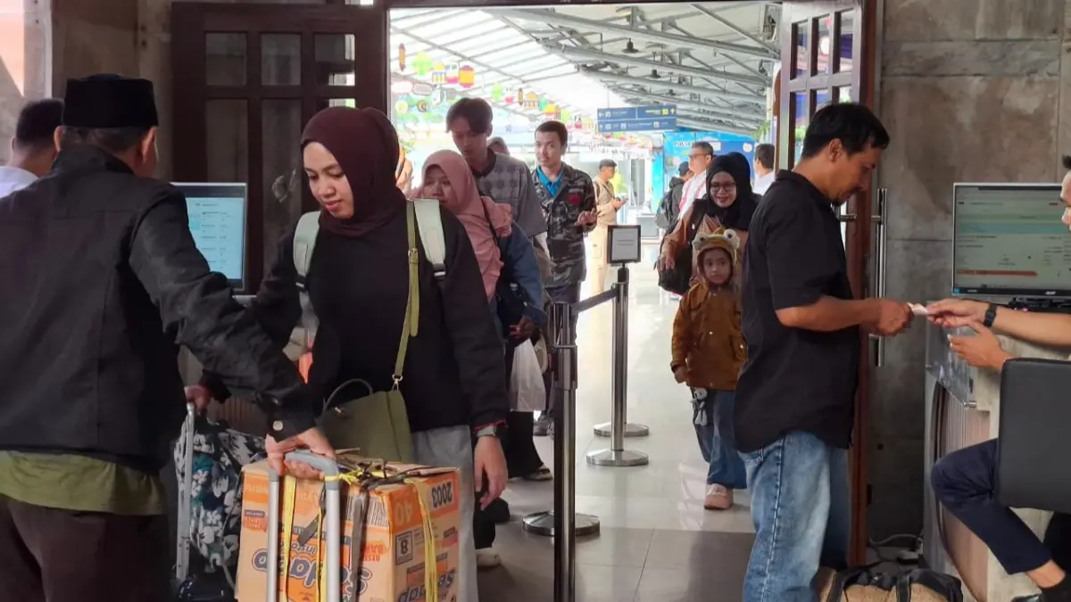 Diskon tiket kereta ekonomi komersial 30 persen selama libur sekolah 2026 memicu lonjakan pemesanan. (KAI)
