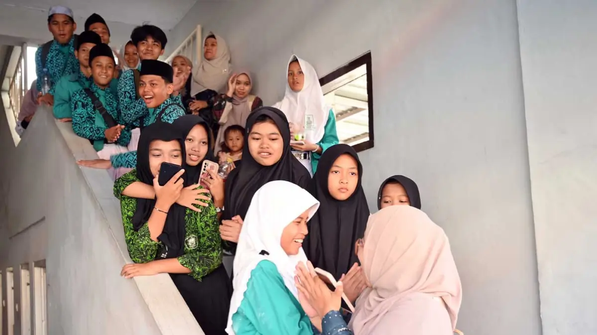 Sejumlah tim peserta menantikan pengumuman 20 semifinalis usai menjalani babak penyisihan LCC di Kampus Untag Banyuwangi pada Rabu pekan lalu (17/6). (Ramada Kusuma/Radar Banyuwangi)