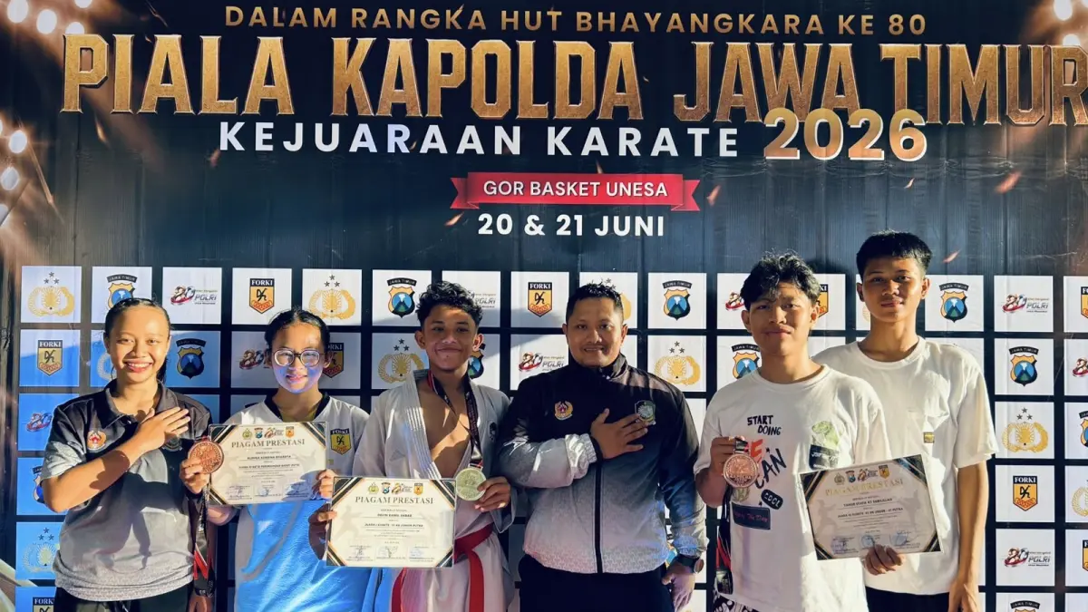 Tim karate Polresta Banyuwangi meraih satu medali emas dan dua perunggu pada Kejuaraan Karate Kapolda Jawa Timur Cup 2026 di Unesa Surabaya. (Istimewa)