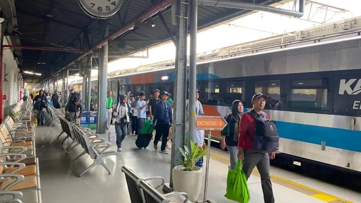 Libur sekolah memicu lonjakan perjalanan kereta api. (Antara)