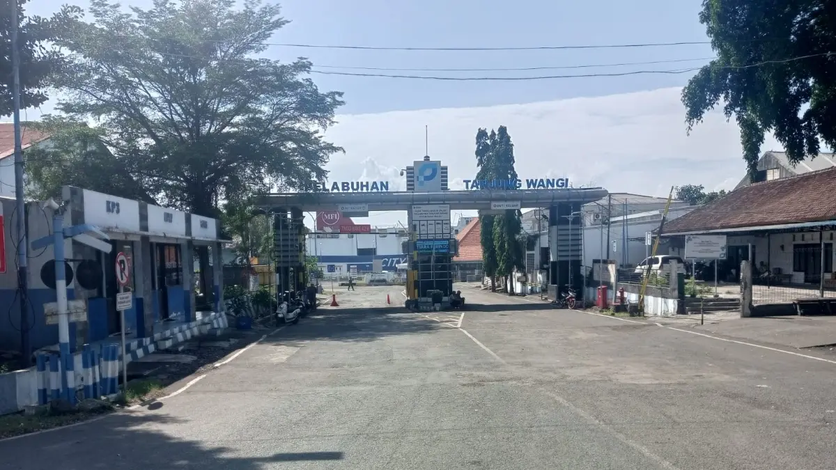 Pelindo menegaskan operasional Pelabuhan Tanjung Wangi Banyuwangi tetap berjalan normal di tengah kemacetan Jalan Raya Ketapang. (Istimewa)