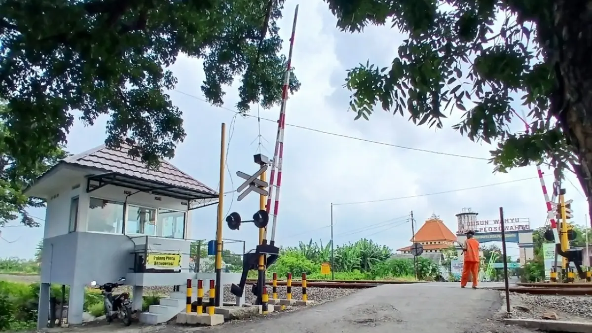 Sebanyak 48 orang tewas dalam kecelakaan perlintasan kereta hingga Juni 2026. (Radar Lamongan)