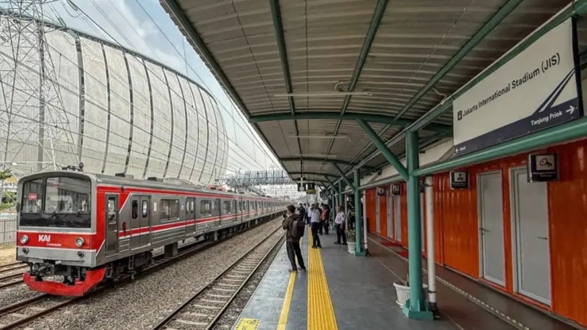 Stasiun KRL JIS resmi beroperasi dan melayani penumpang dengan tarif promo Rp1 hingga 28 Juni 2026. (JawaPos.com)