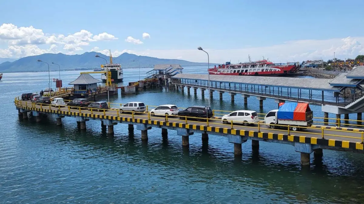 Bukan kurang kapal, GAPASDAP sebut Pelabuhan Ketapang sudah kelebihan beban. (Fredy Rizki/Radar Banyuwangi)