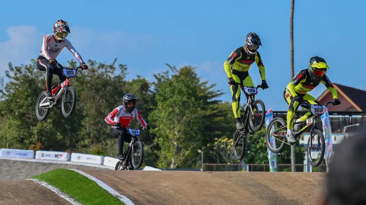 Event BMX Supercross 2026 di sirkuit Muncar mempertandingkan 25 kategori. Mulai Boys 5-6, Women Junior, Men Elite, dan Women Elite. (Ramada Kusuma/Radar Banyuwangi)