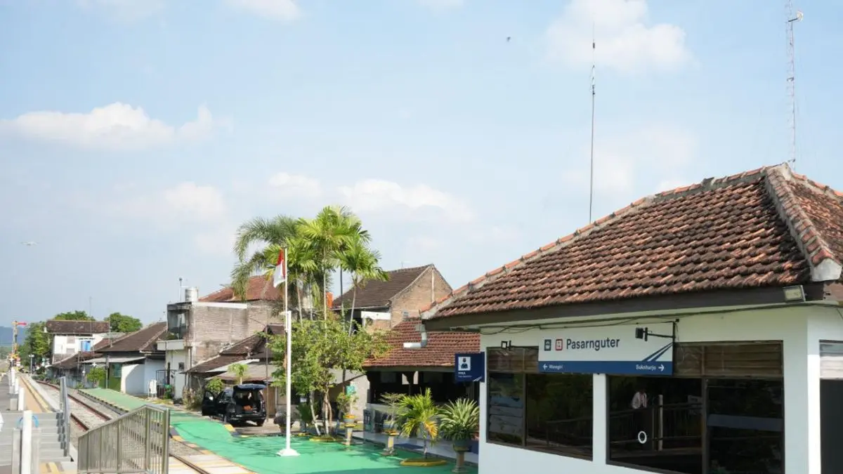 Hanya Rp4.000, wisatawan bisa menjelajahi Kampung Jamu Nguter di Sukoharjo menggunakan KA Batara Kresna. (Antara)
