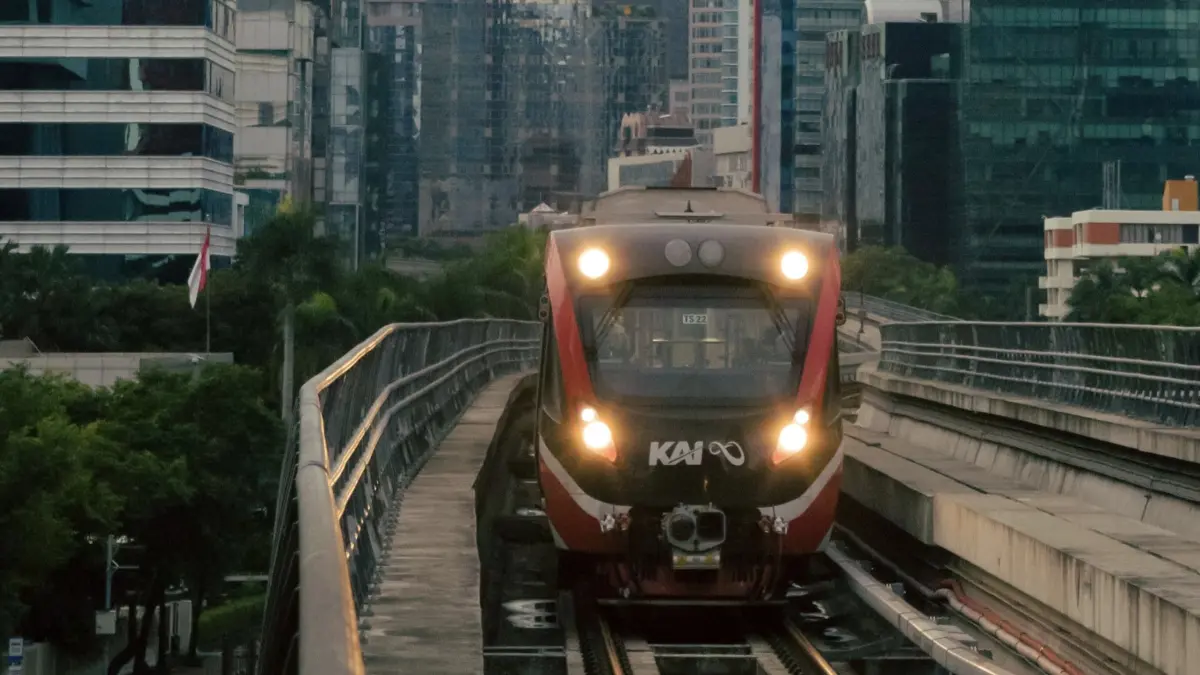 Sebanyak 75 pengemudi Mikrotrans DKI belajar pelayanan prima di LRT Jabodebek. (Pexels/Muhammad Irfan)