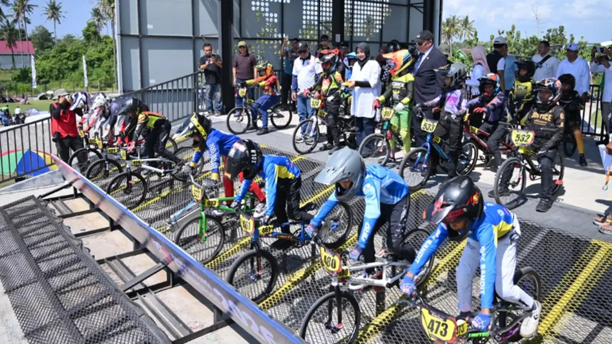 Banyuwangi BMX Supercross 2026 resmi bergulir, Minggu 28 Juni 2026. Satu-satunya seri UCI C1 di Indonesia. (banyuwangitourism.com)