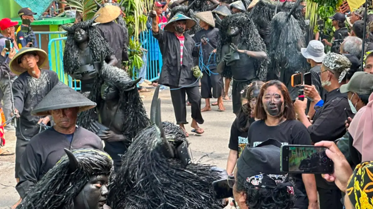 Ribuan warga padati ritual Kebo-keboan Alasmalang, tradisi leluhur yang menghidupkan ekonomi desa. (banyuwangitourism.com)