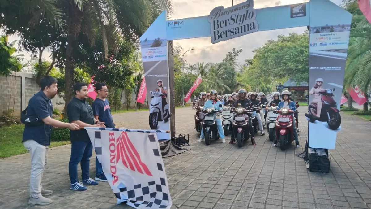 Sekitar 200 pengguna New Honda Stylo 160 mengikuti Banyuwangi BerStylo Bersama dengan rolling city keliling pusat kota. (Istimewa)
