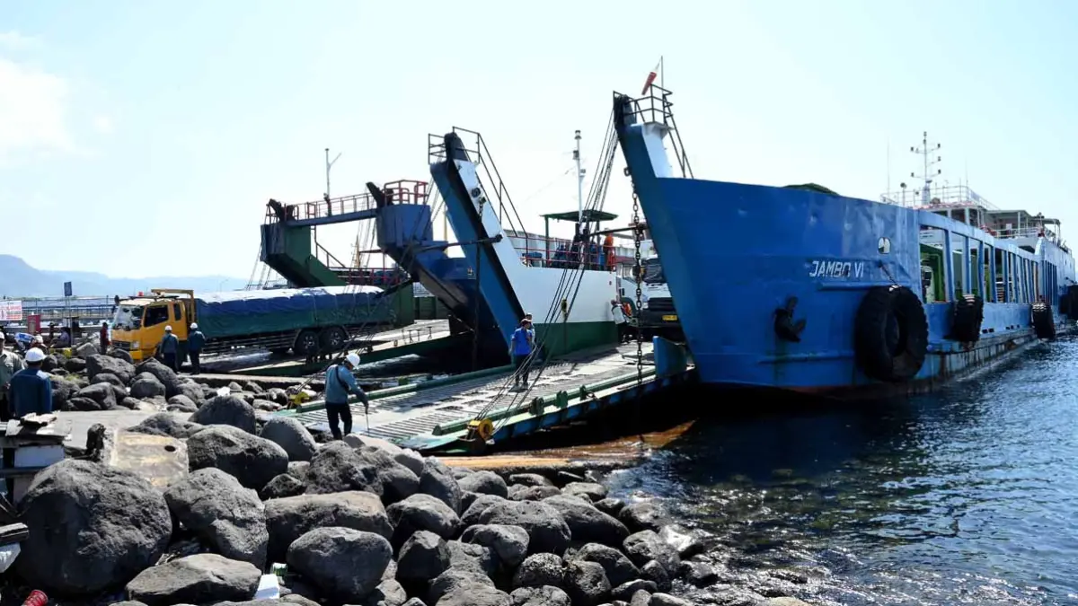 Kondisi dermaga di Pelabuhan LCM Ketapang perlu diperbaiki. Gapasdap mendorong pemerintah pusat dan seluruh pemangku kepentingan untuk mempercepat pengembangan lintas Ketapang-Gilimanuk. (Ramada Kusuma/Radar Banyuwangi)