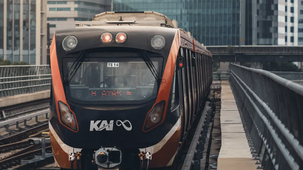 Rencana perpanjangan LRT Jabodebek hingga Bogor masih dalam tahap kajian. (Pexels/Defrino Maasy)