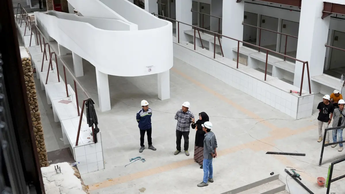 Revitalisasi Pasar Banyuwangi sudah tuntas. Pedagang pasar yang saat ini berjualan di Gedung Wanita minta segera dipindah ke lokasi pasar yang baru. (Ramada Kusuma/Radar Banyuwangi)