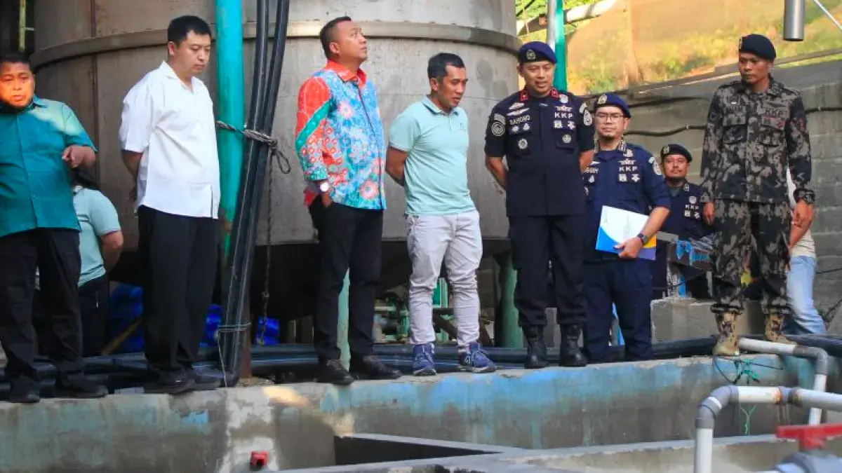 Pemkab Situbondo, Jawa Timur, terus memantau progres perbaikan pengelolaan limbah salah satu perusahaan pengolahan rumput laut yang diduga mencemari lingkungan perairan laut setempat. (Antara)