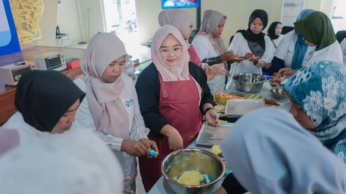 Program Pemberdayaan Purna PMI menyasar 60 purna PMI dari Kabupaten Cirebon, Provinsi Jawa Barat. Purna PMI tersebut mendapatkan berbagai macam pelatihan dari BRI Peduli yang berlangsung di Dinas Ketenagakerjaan Kabupaten Cirebon. (Foto: BRI)