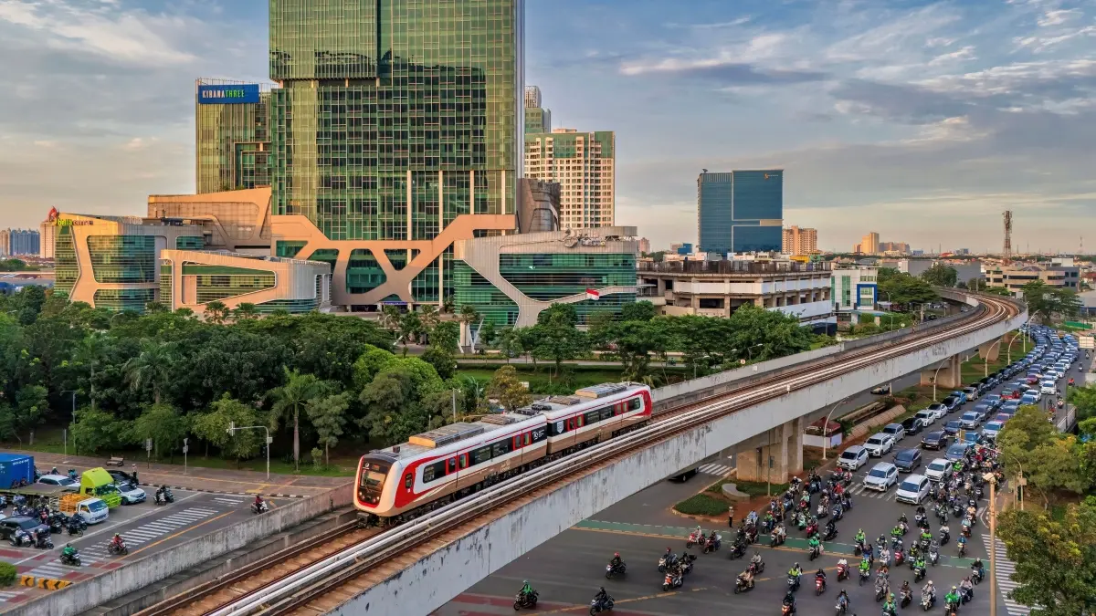 Gubernur DKI Jakarta, Pramono Anung, optimistis LRT Velodrome–Dukuh Atas akan mengintegrasikan lebih dari 95 persen transportasi publik Jakarta. (Pexels/arief santras)