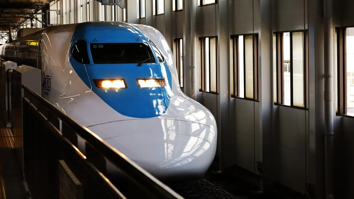 Kereta cepat Shinkansen di Jepang menabrak seekor beruang di Prefektur Akita hingga perjalanan sempat terganggu. (Pexels/Glen Zi 加侖子)