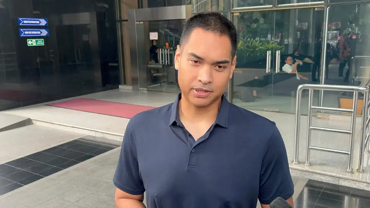Mantan Menteri Pemuda dan Olahraga (Menpora) Dito Ariotedjo usai menjalani pemeriksaan di Gedung Merah Putih KPK, Jakarta, Selasa (30/6). (JawaPos.com)