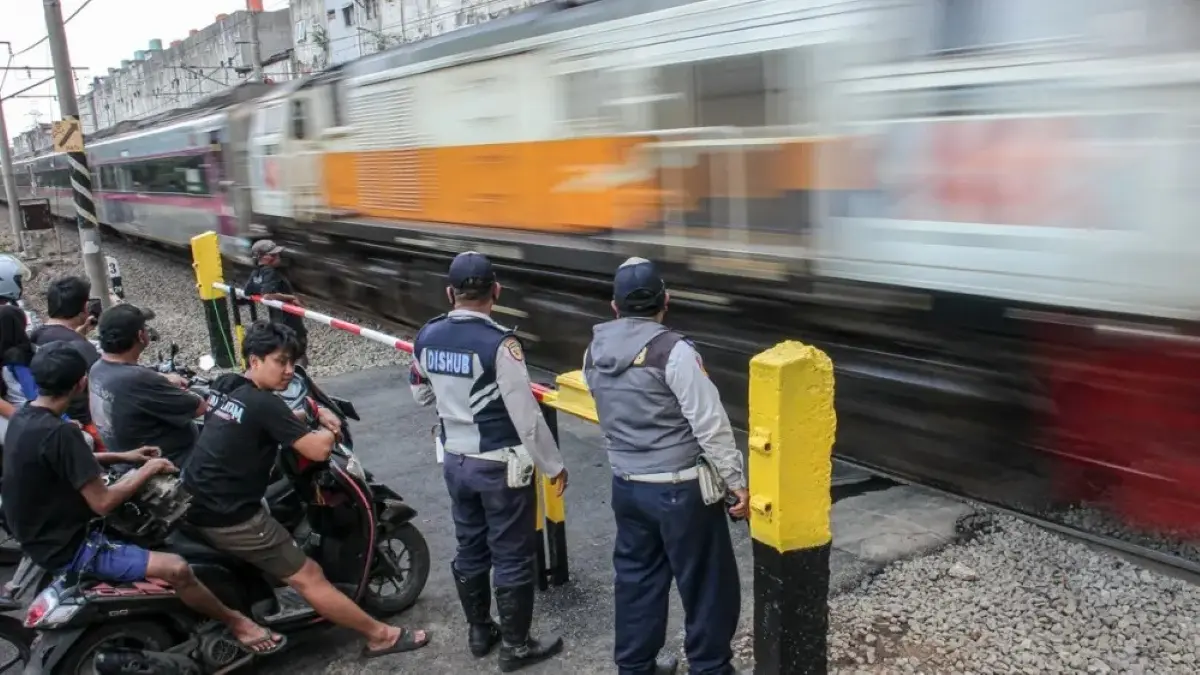 Ombudsman RI menilai pembangunan flyover dan underpass menjadi solusi paling ideal untuk mencegah kecelakaan kereta api. (JawaPos.com)