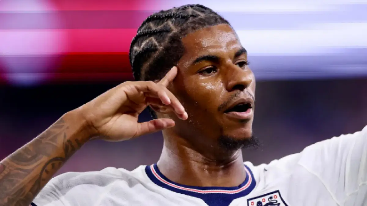 IKONIK: Selebasi Marcus Rahsford dengan tunjuk kepala yang terkenal