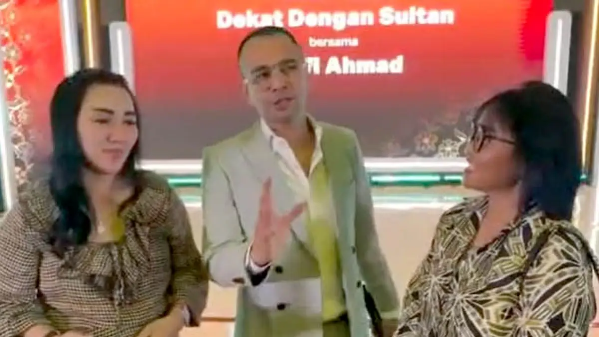 Owner Sultan Production Muncar berbincang dengan Raffi Ahmad. (Tangkapan Layar)