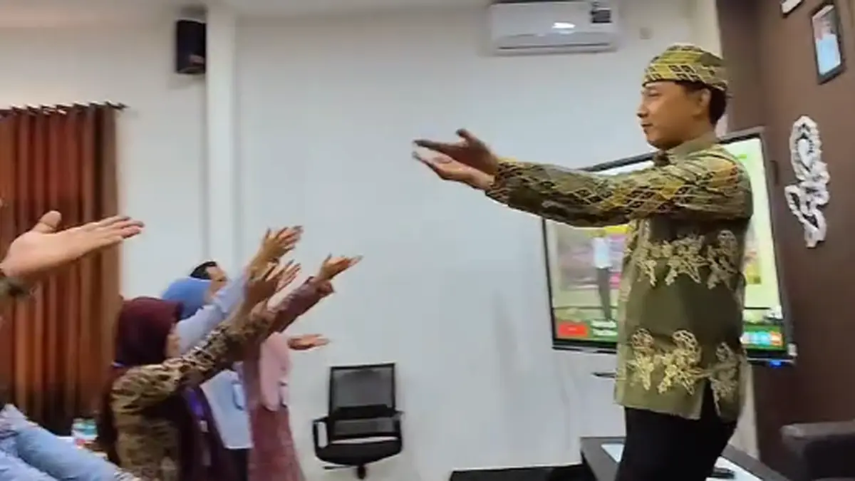BERBAGI PENGALAMAN: Puluhan kepala TK dan guru SD mengikuti diseminasi pembelajaran dan penilaian di kantor Dispendik Banyuwangi pada Kamis (2/7). (Dispendik Banyuwangi)
