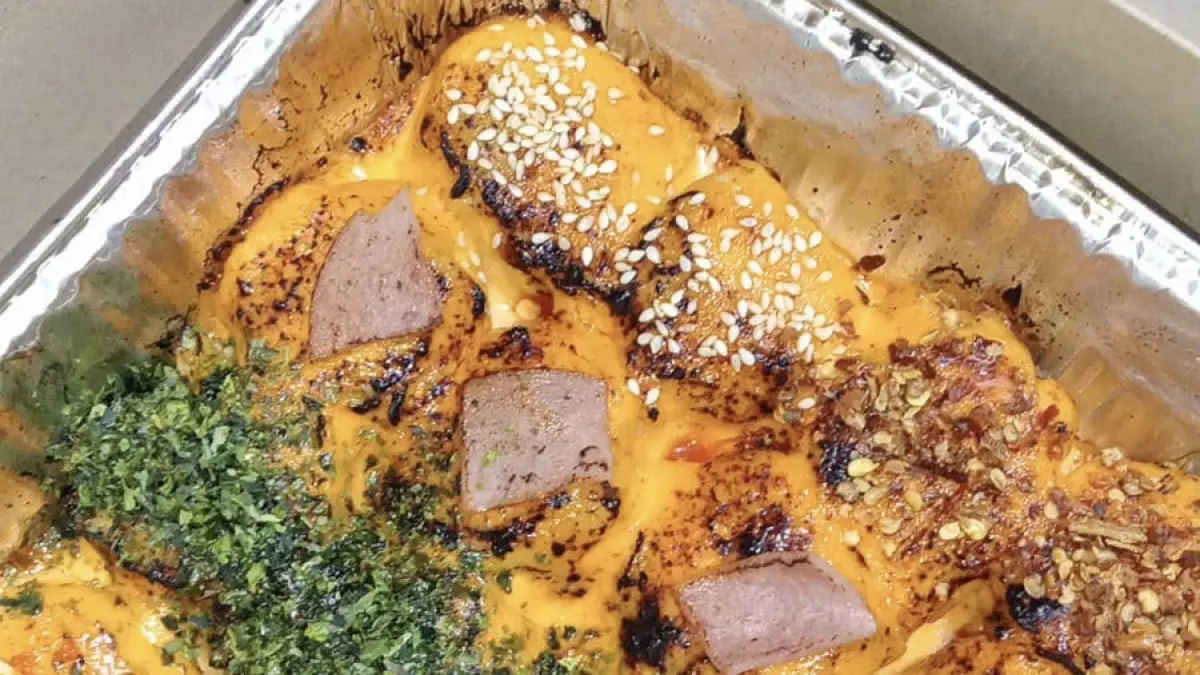 Dimsum mentai menjadi pilihan kuliner yang sedang naik daun di kalangan generasi muda. (Desi untuk Radar Banyuwangi)