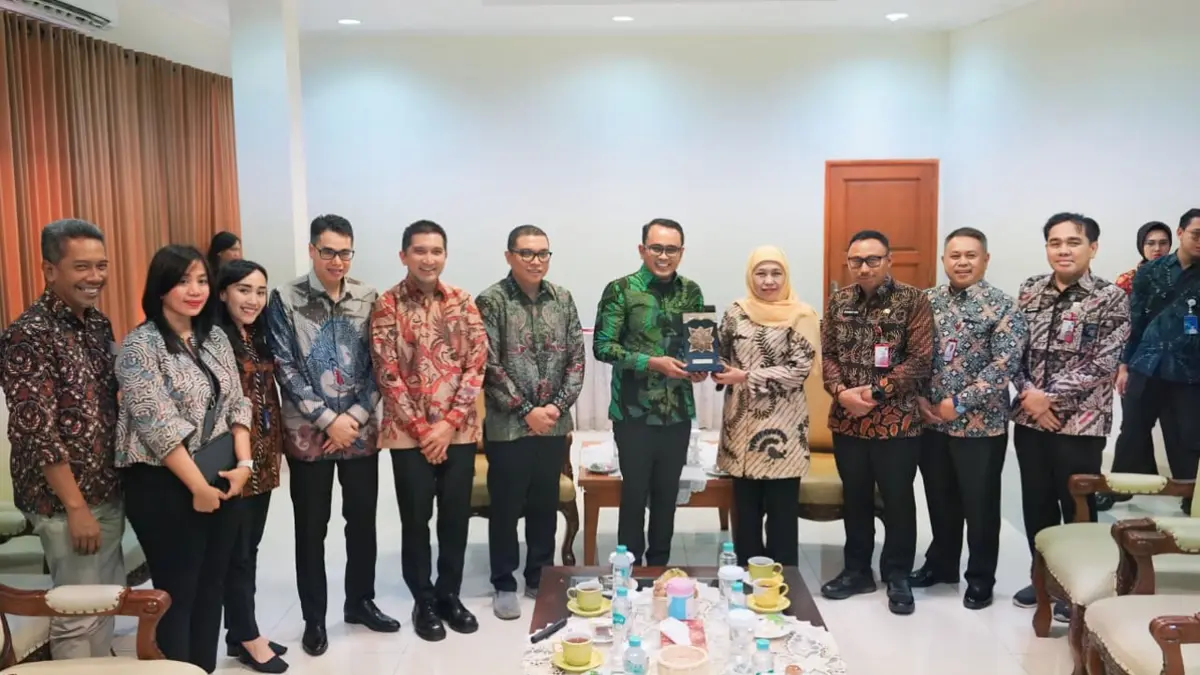 Direksi PT ASDP Indonesia Ferry (Persero) bertemu dengan Gubernur Jawa Timur Khofifah Indar Parawansa di Surabaya, Kamis (2/7). (Foto: ASDP Banyuwangi)