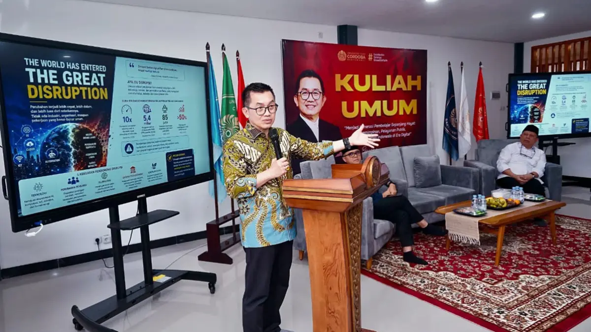PERLUAS WAWASAN: Kepala LAN RI Dr Muhammad Taufiq menyampaikan kuliah umum di Auditorium UI Cordoba Banyuwangi Jumat (3/7). (UI Cordoba for Radar Banyuwangi)