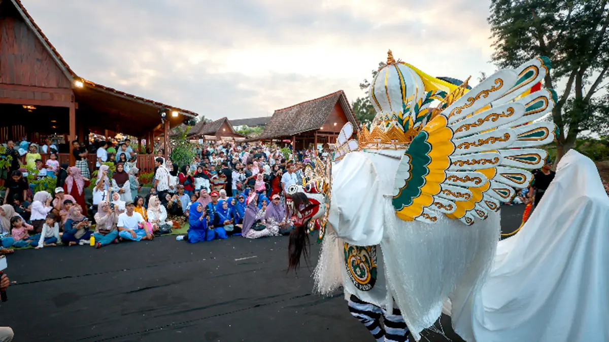 Barong tak lagi di jalanan, kini jadi atraksi wisata premium di Tamansuruh, Banyuwangi. (banyuwangitourism.com)