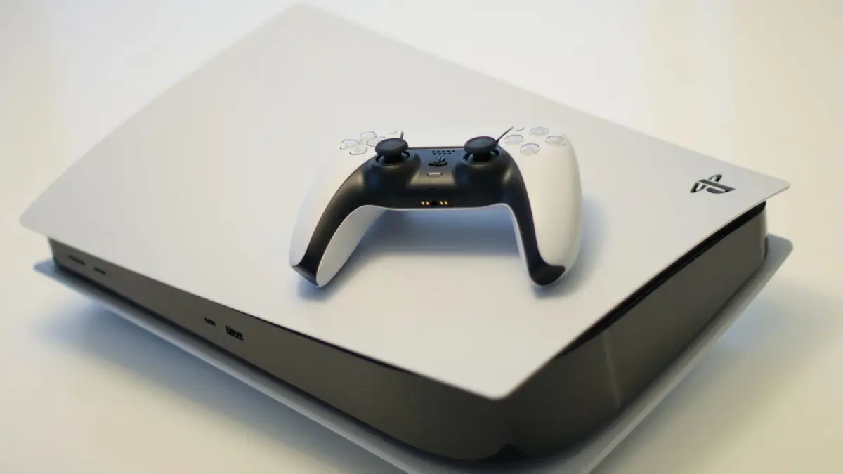 Ilustrasi - PlayStation. (Pexels/Kerde Severin)