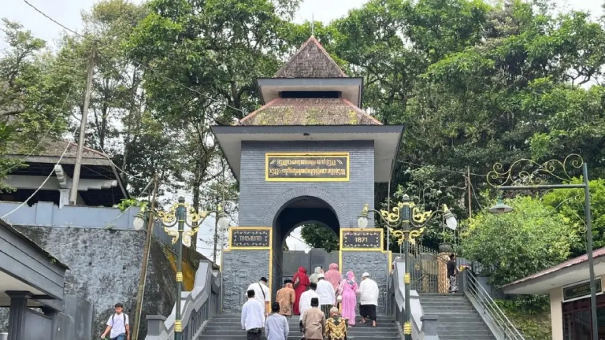 FAKTA MENARIK : Gunung Kawi di Jawa Timur menyimpan beragam fakta menarik mulai dari sejarah spiritual.(Instagram:@pesareangunungkawi)