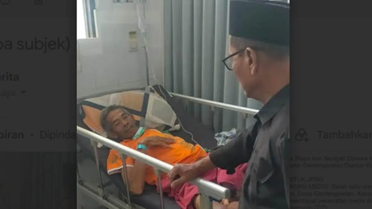 PENANGANAN MEDIS: Salah satu warga Dusun Resomulyo, Desa Gentengwetan, Kecamatan Genteng mendapat perawatan medis di RSUD Genteng, Selasa (7/7). (Sukri for Radar Banyuwangi)