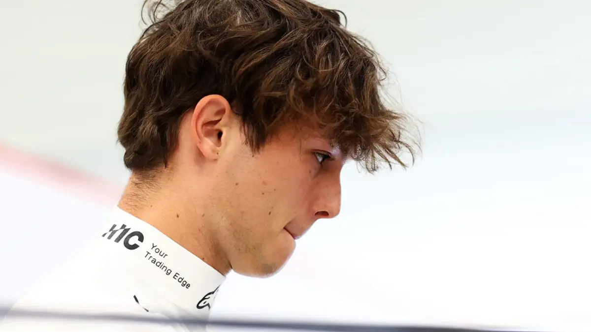 Raut lesu Ollie Bearman setelah melewati balapan kandang yang penuh drama dan insiden di Silverstone, Minggu (5/7/2026) lalu. (Instagram/olliebearman)