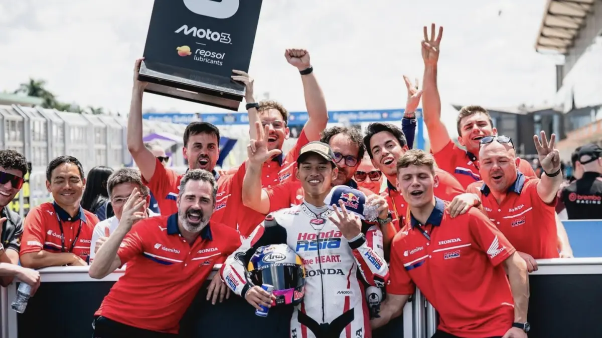 Veda Ega Pratama menjaga peluang merebut gelar Rookie of the Year Moto3 2026. (Instagram/veda_54)