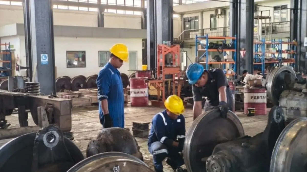 Balai Yasa Pulubrayan KAI Divre I Sumatera Utara menuntaskan perawatan berat 129 sarana kereta selama Semester I 2026. (Antara)