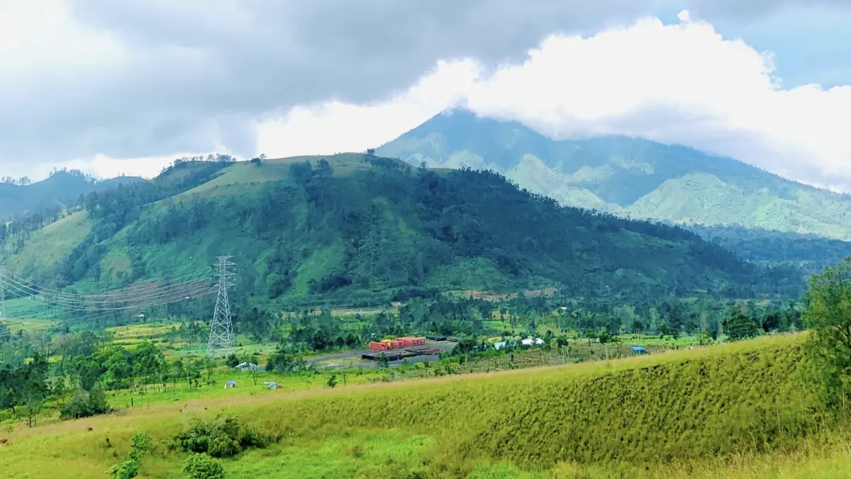 Kawah Wurung di kawasan Kecamatan Ijen, Kabupaten Bondowoso tetap menjadi destinasi favorit wisatawan. (Desi untuk Radar Banyuwangi)