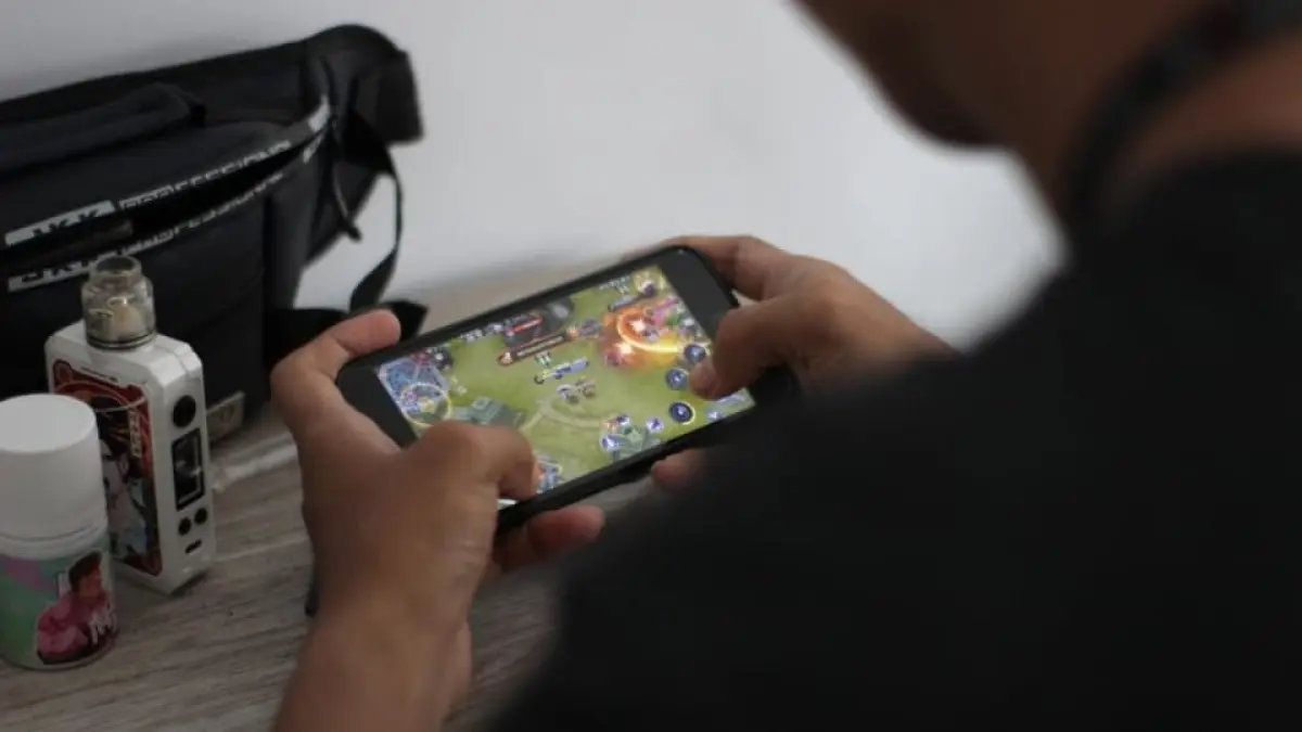 Kebiasaan begadang demi push rank game online dinilai justru menurunkan fokus, refleks, dan kemampuan berpikir. (Eraspace.com)
