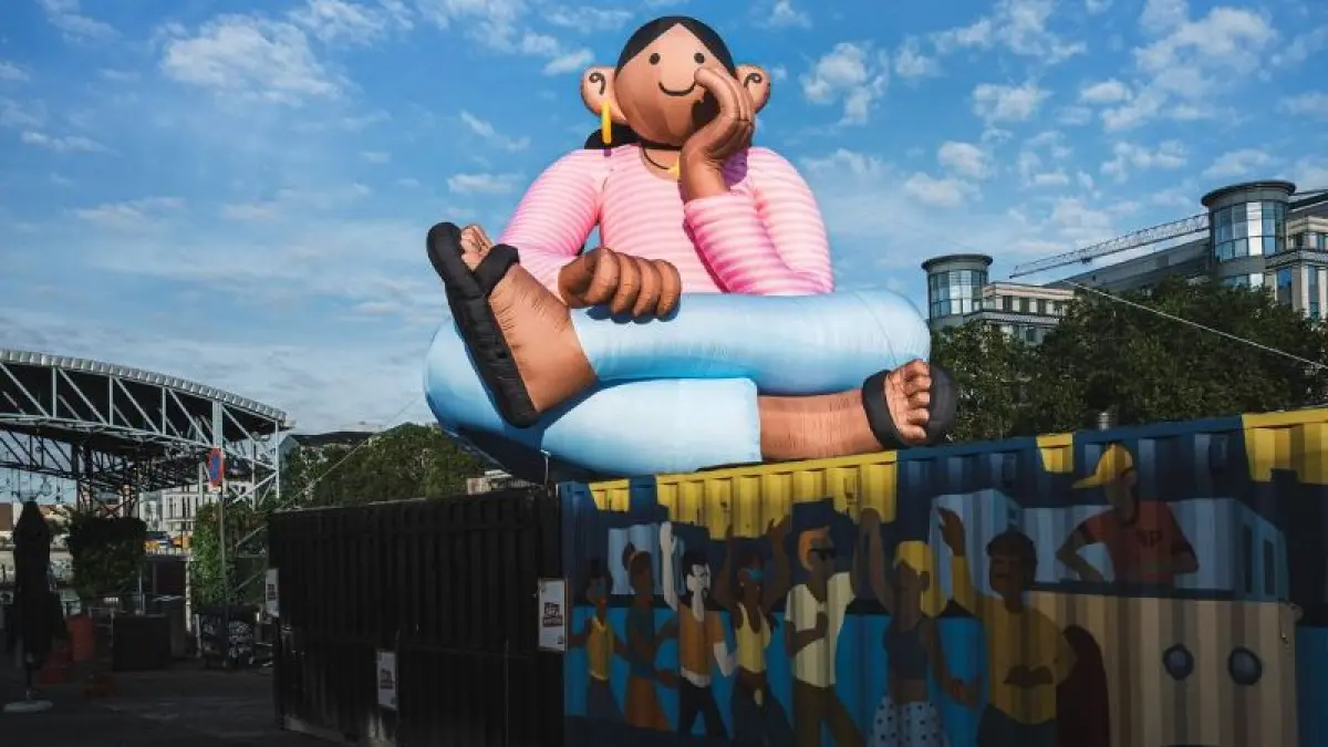 SENIMAN INDONESIA : Yessiow menghadirkan instalasi balon raksasa bertajuk Daydreamer di Brussels Belgia.(Instagram:@yessiow)