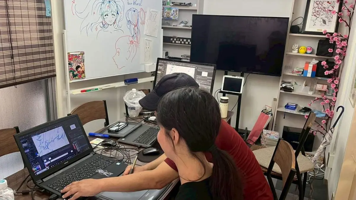 Anime dibuat melalui proses panjang yang melibatkan ratusan pekerja profesional. (Klook)