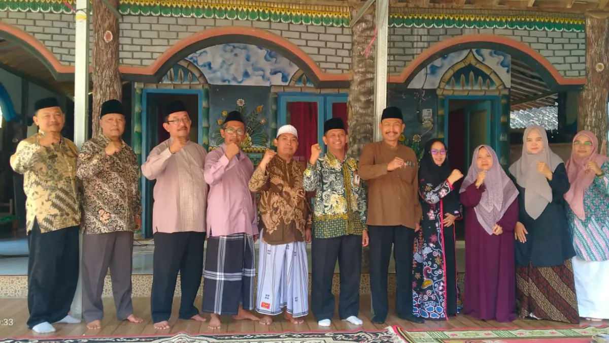 Kemenag Jawa Timur memberikan dukungan moral kepada keluarga besar Pondok Pesantren (Ponpes) Al-Qibtiyah, Dusun Tugung, Kecamatan Sempu, Jumat (10/7).