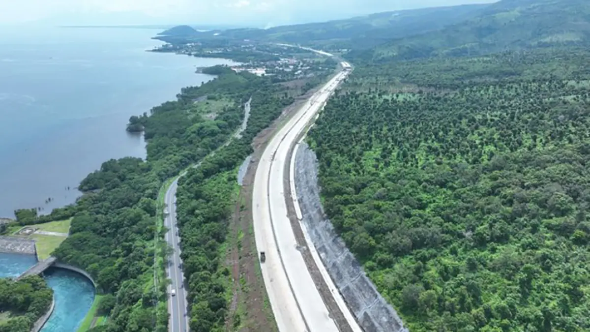 Progres pembangunan Jalan Tol Probolinggo-Situbondo-Banyuwangi (Prosiwangi) Tahap 1 Gending-Besuki sepanjang 49,68 km sudah selesai 100 persen. (Dok. Kementerian PU)