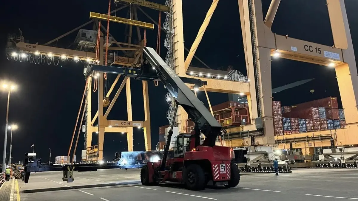 PT INKA kembali mengekspor dua unit locomotive platform ke Australia sebagai bagian kontrak 50 unit. (Antara)
