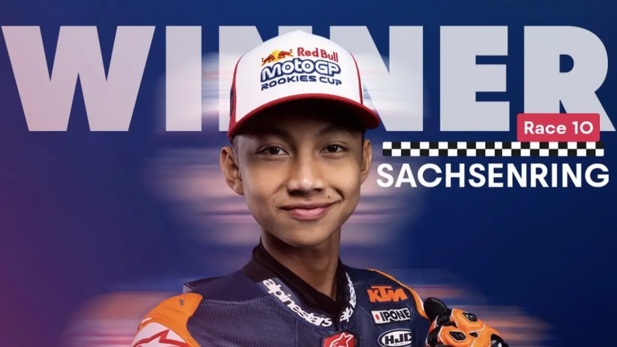 Kiandra Ramadhipa menjuarai race 2 Sachsenring Red Bull MotoGP Rookies Cup 2026 usai balapan dihentikan bendera merah. (Instagram/redbullrookiescup)