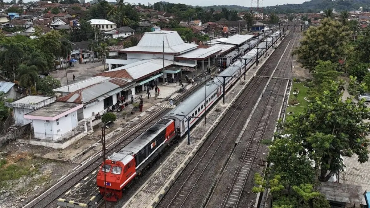 Volume pelanggan lima kereta api dengan relasi terpanjang di Sumatra meningkat pada Semester I 2026. (Antara)