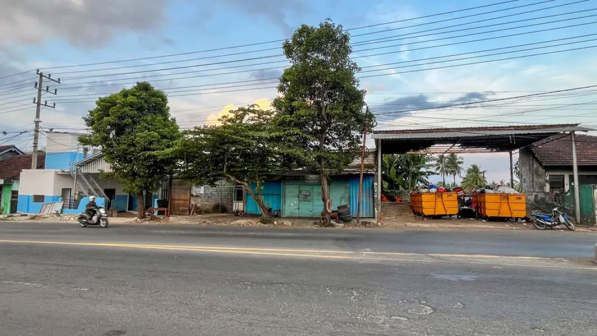 DLH Banyuwangi menilai lokasi SPPG Giri yang berdampingan dengan TPS kurang ideal dan meminta uji kualitas lingkungan sebelum beroperasi. (Ramada Kusuma/Radar Banyuwangi)