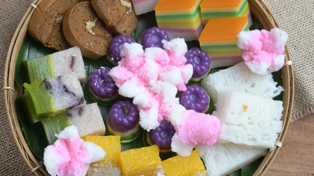Kebiasaan mengonsumsi makanan dan minuman manis serta pangan olahan secara berlebihan meningkatkan risiko hipertensi, diabetes, obesitas, kerusakan ginjal kronis hingga kanker ginjal. (Pexels/meheng de)