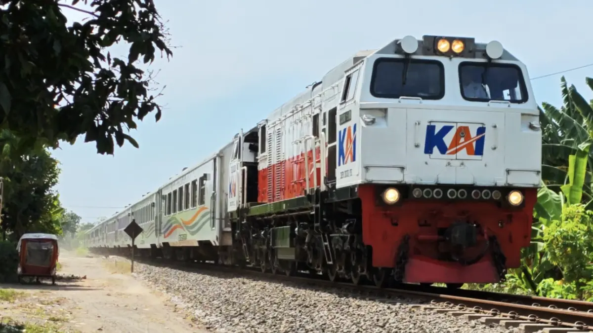 Lokomotif diesel-elektrik dan diesel-hidrolik memiliki sistem penggerak, bobot, perawatan, konstruksi bogie, hingga ketahanan terhadap banjir yang berbeda. (Lugas Rumpakaadi/Radar Banyuwangi)