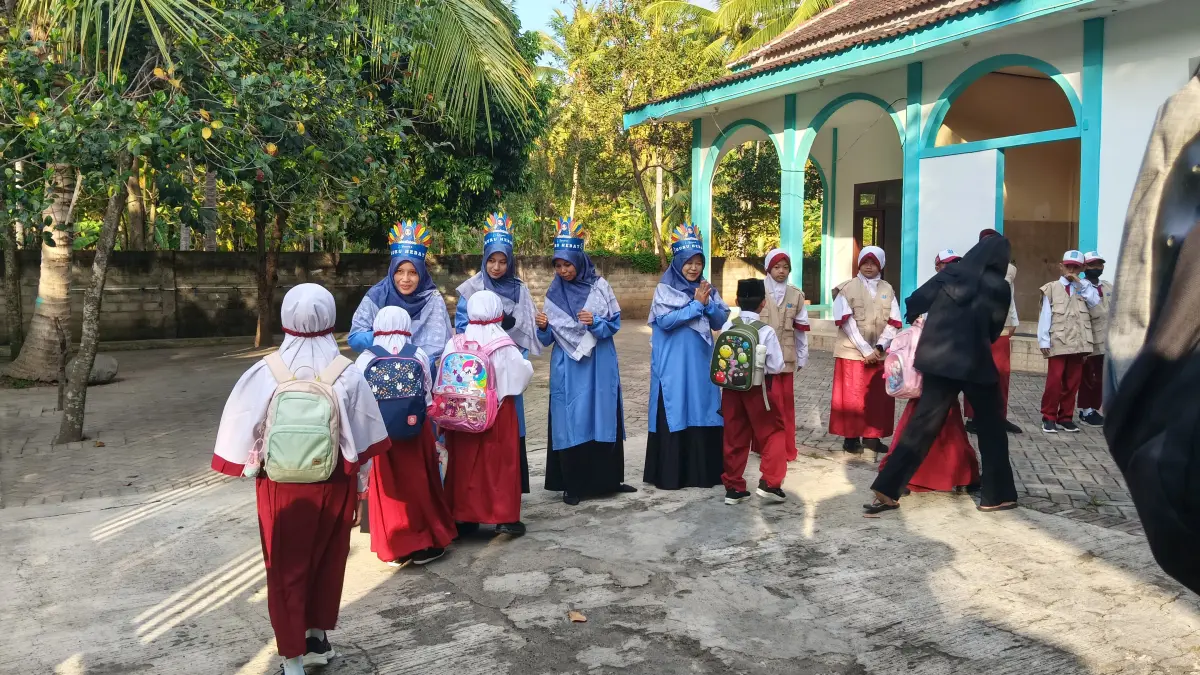 Semangat tahun ajaran baru terasa di SDIT Al Uswah 2 Banyuwangi. (Dava untuk Radar Banyuwangi)