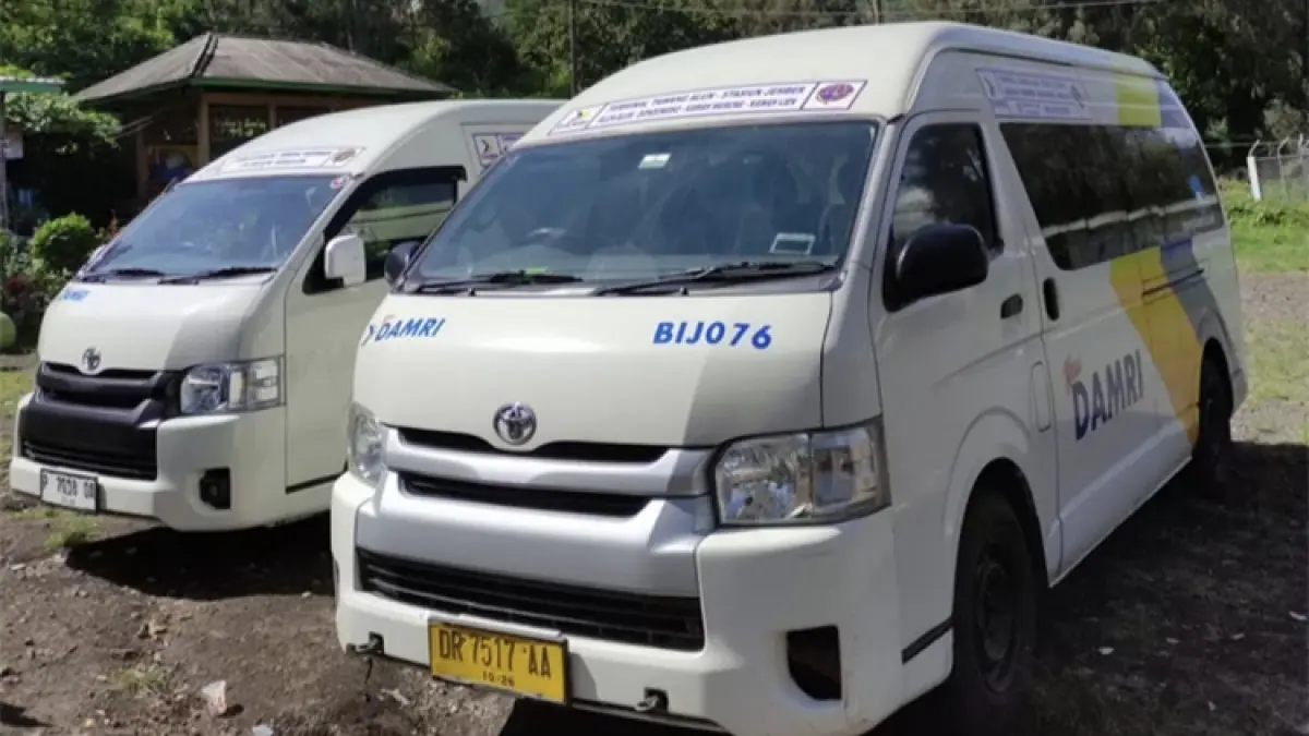 Layanan angkutan wisata KSPN DAMRI di Banyuwangi tetap beroperasi setiap hari dengan tarif bersubsidi. (Dok. Radar Banyuwangi)